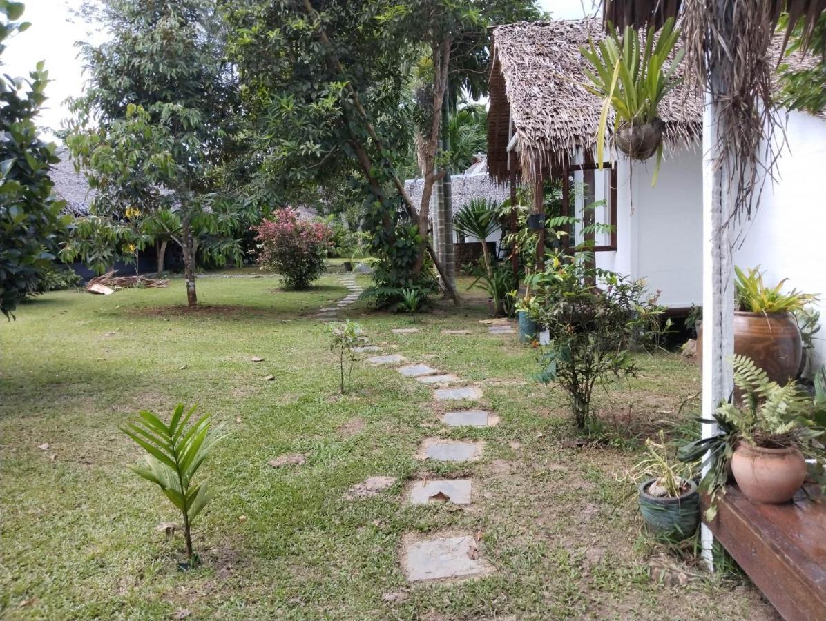 Baan Farang Homestay Phra Saeng Ban Nam Dam Bagian luar foto