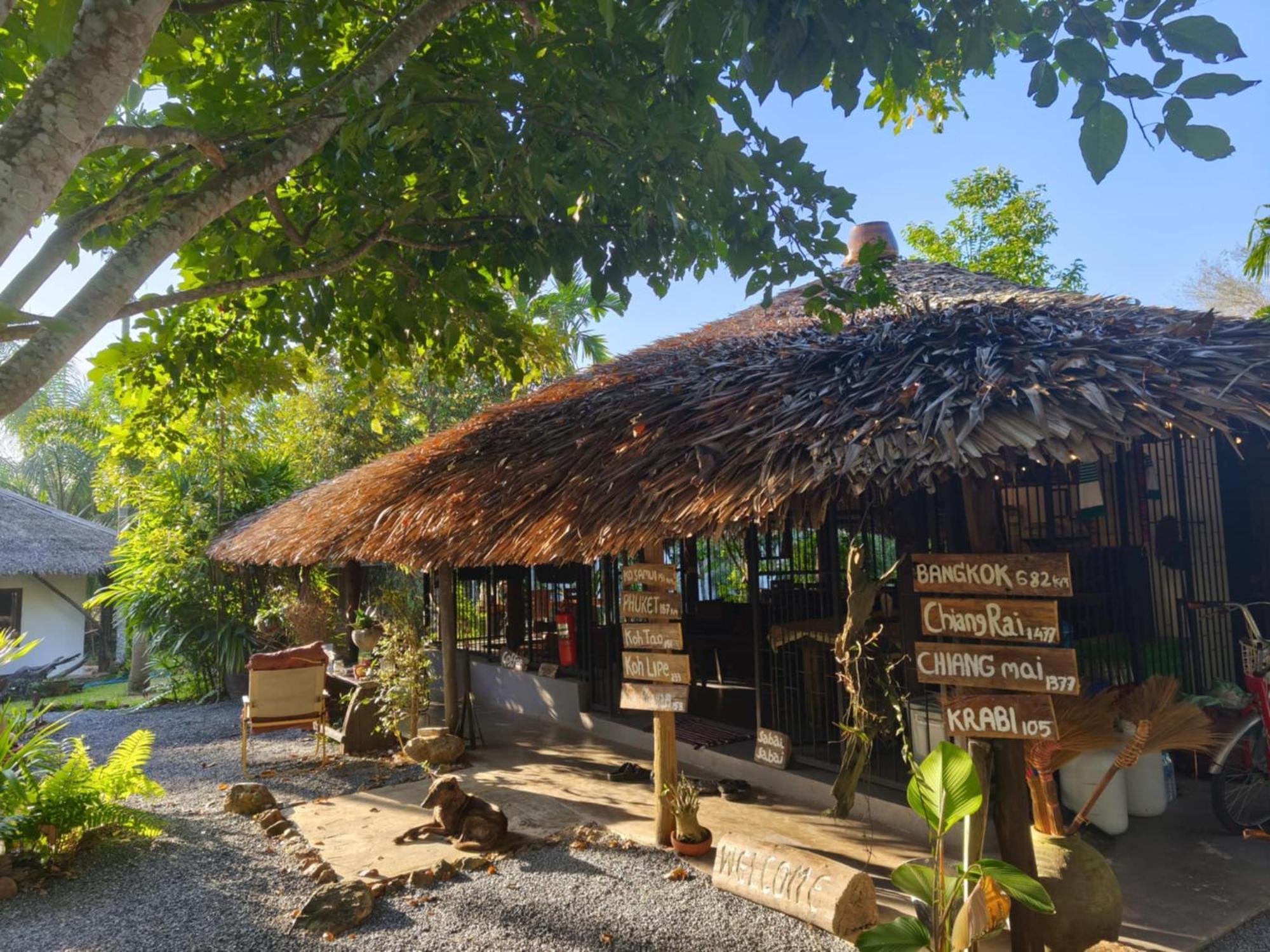 Baan Farang Homestay Phra Saeng Ban Nam Dam Bagian luar foto